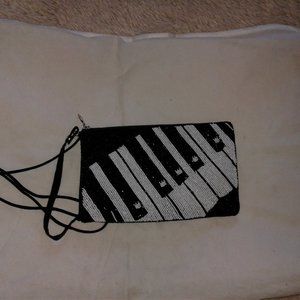 BLACK/WHITE BEADED PIANO DESIGN, ZIPPERED, HAND/SHOULDER STRAP,  POUCH/PURSE